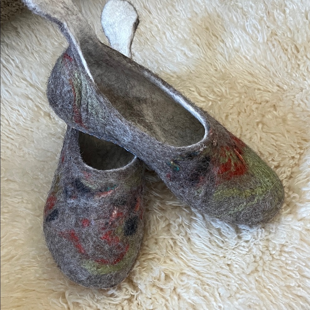 Handcrafted Wool Slippers, felted wool organic, 8.5-9 woman, new